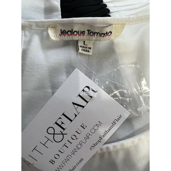 NWT Jealous Tomato Women Top Sz Large White Black Pleated Side Accent Cap Sleeve - Picture 6 of 8